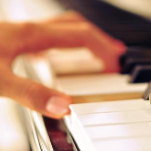 边吮奶边做爰视频真人
