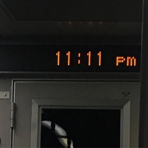 边吮奶边做爰视频真人
