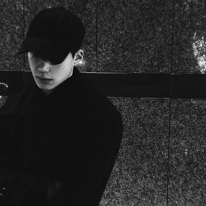 边吮奶边做爰视频真人
