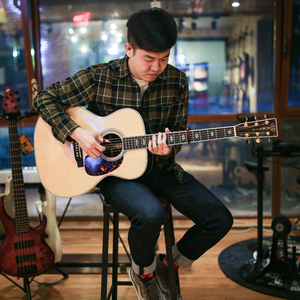 边吮奶边做爰视频真人
